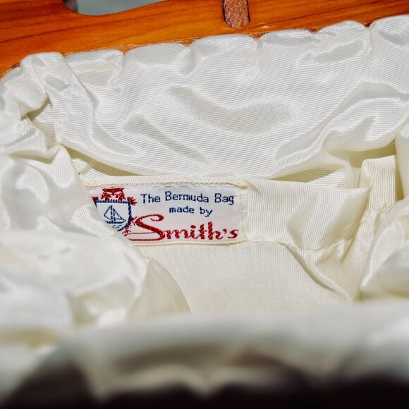 Vintage H.A. & E. Smith Bermuda Bag - Embroidered Cream Cover & Wooden Handle - Picture 4 of 4